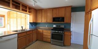 2/1 House with bonus space Gallery 8