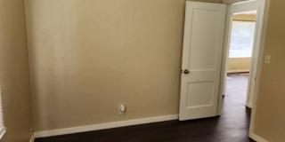 5108 N. Beaver Gallery 17