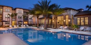 Tapestry at Lake Park Gallery 1