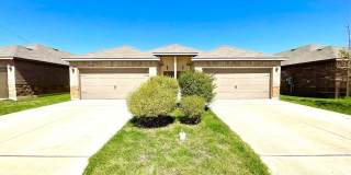 *MOVE IN SPECIAL* High Ceilings, Fenced Yard & 2-Car Garage – New Braunfels Living! Gallery 5