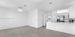 2425 SE 28TH DR Gallery 2