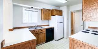 4 Bed/3 Bath Three Story Condo Near Bus Routes and Shopping Gallery 10