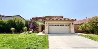 Spacious 5 Bedroom Home with Loft, Private Balcony & Large Back Yard Gallery 1