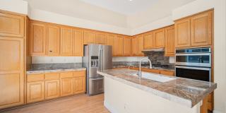 Highly Desirable Executive Home: 4 Bedrooms, 3 Bathrooms of Luxury Living Gallery 15