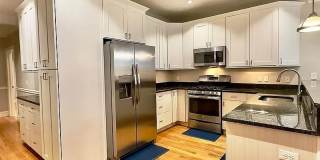 South End 2 Bed / 2 Bath – Washer/Dryer – Parking Available – No Fee Gallery 5