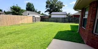 Spacious 4-Bedroom Home - Great Location Gallery 17