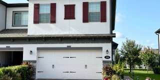 Lease this 3BR End-Unit Townhome in Gated Community with Water View! Gallery 1