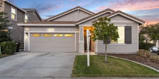 Newer Home on Large Corner Lot with Lots of Natural Light! Gallery 1