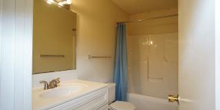 4 Bed/2 1/2 Bath Bus Line Reserved Parking Gallery 12