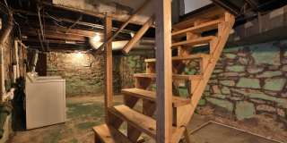 4 Bedroom North Campus Newly Remodeled House with 2 Decks and Patio Gallery 31