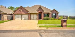 Stunning 3 Bedroom Home with Fireplace, Community Amenities & Open Floor Plan Gallery 1