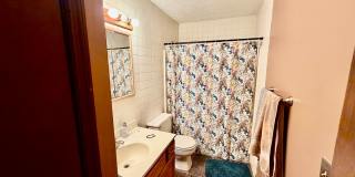 Spacious 3 Bedroom 2 Bathroom Home - Large Backyard! Gallery 5