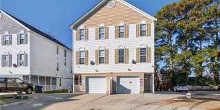 Immaculate Townhome in Camellia Gardens! Gallery 1