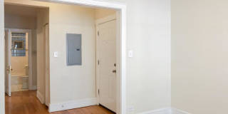 1607 West Berteau Gallery 4