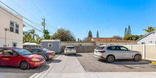 801 Dobbins Street Gallery 17