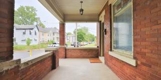 4 Bedroom , 2 Bath Newly Renovated house - Right off of High St Gallery 3