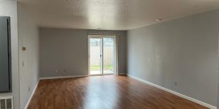 Nice 2 Bedroom 1 Bathroom Duplex-Grants Pass Gallery 4