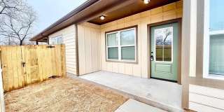 327 E Nelson Street Gallery 1