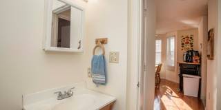 Huge 4 bed 2 bath townhouse near Northeastern with a move in special! Gallery 4