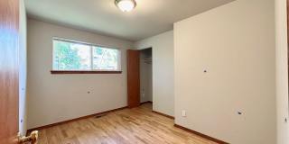 3BR/1+1BA Single Family House - Bellevue Gallery 11