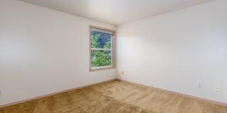 Roomy 2 Bedroom Townhome in Quaint Community! Gallery 8