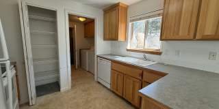 2 Bed/2 Bath Apartment Located Near OSU/COCC Campus - Attached Garage Gallery 7