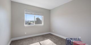 3 Bedroom 2.5 Bathroom Town Home - 1 Car Garage - dog negotiable Gallery 9