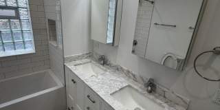 4884 4886 N. Hermitage Gallery 10