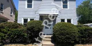 Cozy 3-Bedroom Home in West Toledo Gallery 1