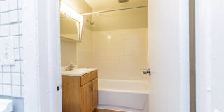 4610 N Dover St Gallery 5