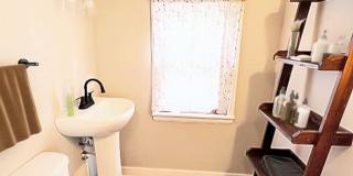 Charming Single Family Home - Hardwood Floors - Large Detached Garage - Fenced-In Backyard Gallery 7