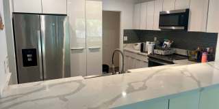 Modern Coastal Oasis: 1 Bedroom, 1 Bath All-Inclusive Retreat in Hawaii Kai Gallery 6