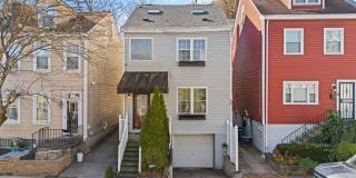 Charming 3 Bedroom/4 Bathroom Detached Home Located In The South Side Flats. Available Immediately. Charming 3 Bedroom/4 Bathroom Detached Home Located In The South Side Flats. Available Immediately. Gallery 1