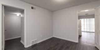 Colonial Apartments Gallery 58