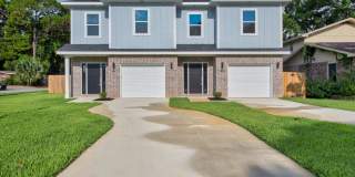 Modern 4BR Home with Private Fenced Yard Near the Beach Modern 4BR Home with Private Fenced Yard Near the Beach Gallery 1