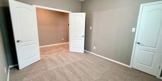 541 Landmark Gate Gallery 14