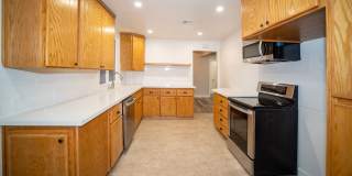 Adorable Duplex Unit with Attached Garage Gallery 5