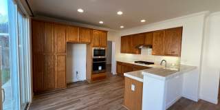 5 bedroom home located in Sylvan School District! Gallery 21
