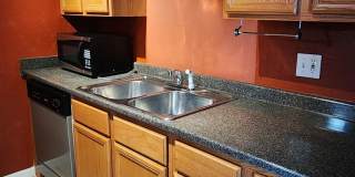 FOR RENT 1 bedroom, 1 bathroom, upper floor condo. Gallery 7