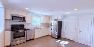 387 Quaker Lane S Gallery 2