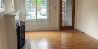 Great House in Oakland with a yard! 2 Beds, 1 Bath Gallery 18
