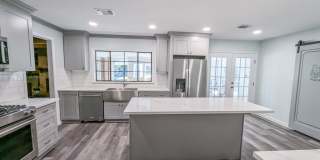 Spacious 4/3 bathroom Home Gallery 5