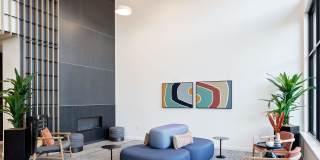 Verso Gallery 33