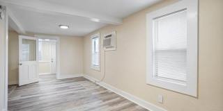 $1795 3br/1bath CUTE House w/ HUGE YARD Gallery 13