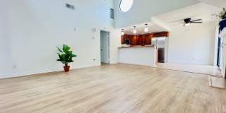 Beautifully Vista Upgraded Upstairs Corner Condo Gallery 15