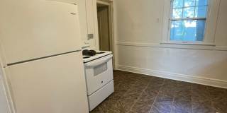 Spacious Home Near U-M | Large Bedrooms, Porches & In-Unit Laundry Spacious Home Near U-M | Large Bedrooms, Porches & In-Unit Laundry Gallery 13