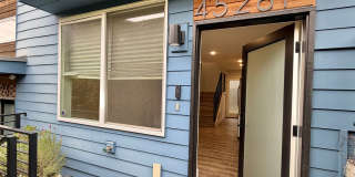 Upscale 3-level Modern Townhome in desired Delridge Neighborhood! Available Now! Gallery 1