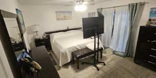 137 Magnolia Street Gallery 17