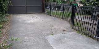 AWESOME 2-BDRM VICTORIAN DUPLEX HOME WITH 2-CAR GARAGE & CENTRAL A/C! Gallery 10