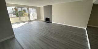 The Brentwood Collection Gallery 11